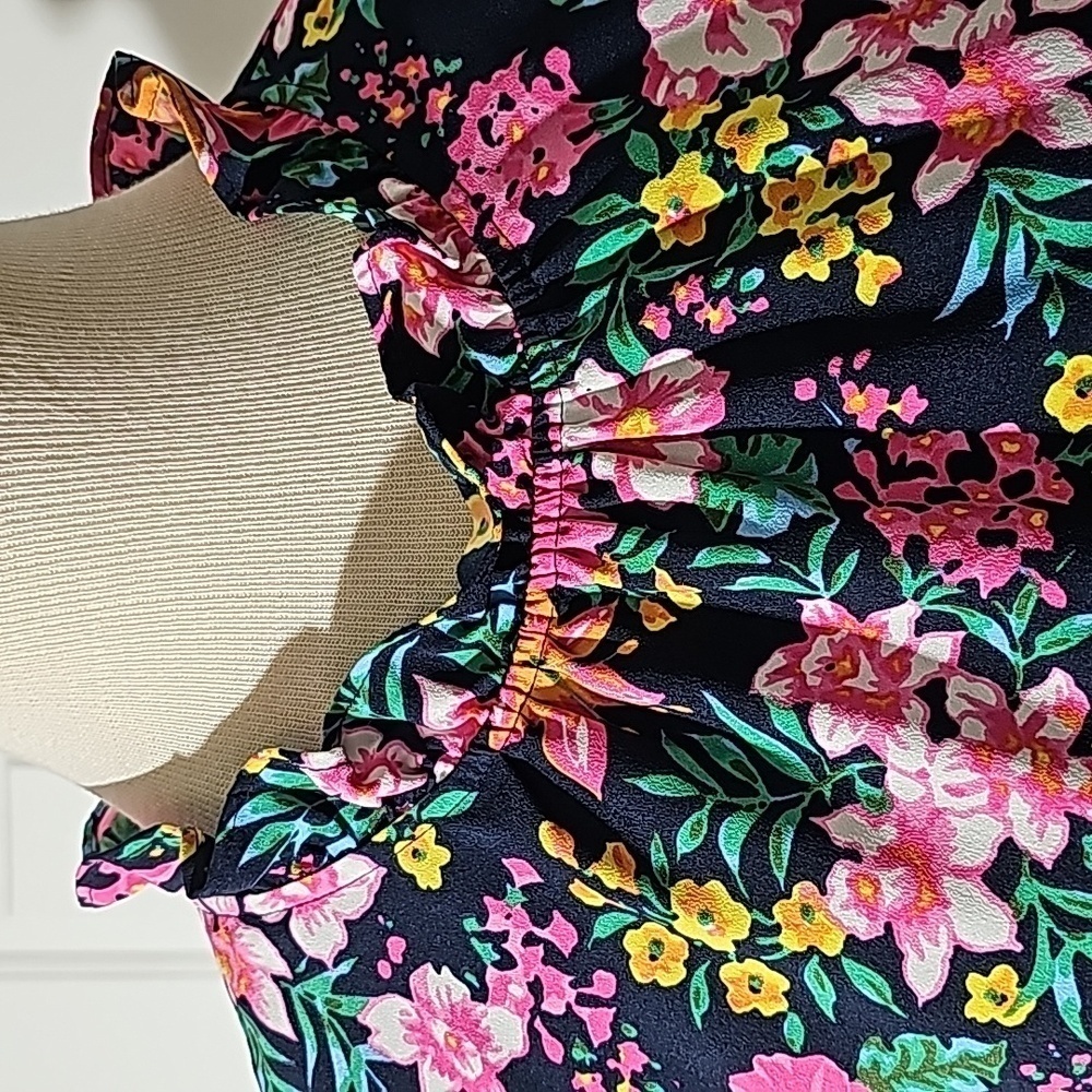 J.Crew women's sleevless top. Beautiful colors completely lined. Size medium. - Picture 2 of 12